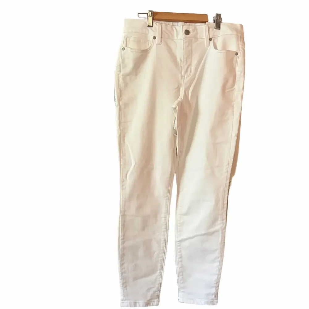 Soma 5 pocket slimming Jean. NWT size M.